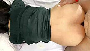 How Does Desi Jaat Fuck Hot Indian Girl For The First Time?