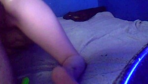 le abro el culo a una prima de mi vieja con mamada y corrida en la boca en misionero casero