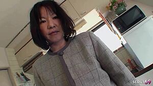 Can This Japanese Gilf Resist Seducing Her Neighbor Boy For Uncensored Pov Creampie Action?