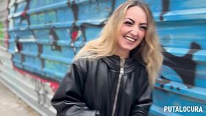 Ох уау, сладката блондинка 18+ с голяма путка смуче хуй, язди каубой и гълта сперма от Торбе - толкова страстно!