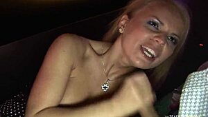 Piękna laska zaskakuje napalonego faceta skillami w pieprzeniu 😏