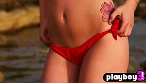 Redhead milf Elizabeth Marxs took off bikini and showed naked body