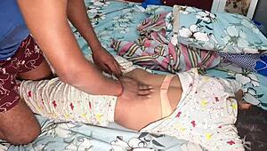 Толкова се възбудих, като момчето дойде за кисело мляко и напълни стегнатата путка на лелката с сперма на открито в ранчото.