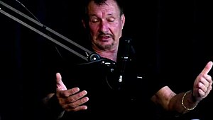 Gravou com o ted o ex-presidente getúlio vargas é primo da mãe quer comer as novinhas e fez o sofá na mansão - carlos urach watch on sheer red