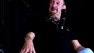 Gravou com o ted o ex-presidente getúlio vargas é primo da mãe quer comer as novinhas e fez o sofá na mansão - carlos urach watch on sheer red