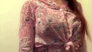 In a casual vibe, this american dancer starts ROC YA BOOTY with smooth moves in the spotlight