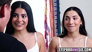 Латински стесни сестри се редуват с дълбоко духане и чукане на общия си приятел в луда FFM тройка