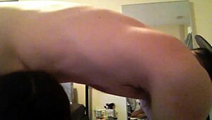 Обожавам да дам на горещата брюнетка Sabrina Sinclair дълбок минет с яко твърдо смукане