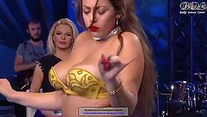 i get so turned on doing a sexy dance with my big boobs as a mallu aunty