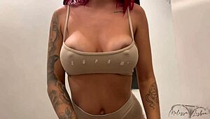 哇，偷偷房间操继母超爽不玩PS5了