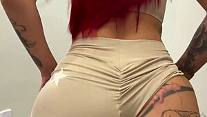 哇，偷偷房间操继母超爽不玩PS5了