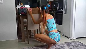 Залових стъп-таткото да се тегли пред мен, дадох му ръчна и го оставих да свърши на треперещото ми дупе