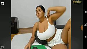 India tetona webcam boldly shows off those rich tasty big tits