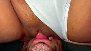 Najboljša chupada pičke s kužno slino pov v closeupu