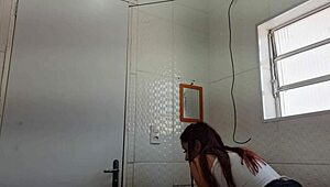 Funcionária faz sexo em banheiro publico, like with that big ass blowjob in outdoor brunette action!