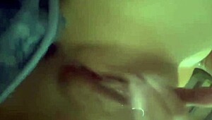 te gusta ver a esta hermosa latina mexicana jugando solo con su dildo y toys