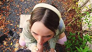 Ей, секси градинарката се чука яко в градината с шефа