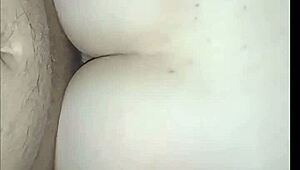 Niespodzianka na Tinderze z teściową w domu i zakazany seks na schodach pełen namiętności