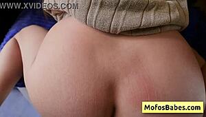 ในสวนสาวน้ำตาล Angelina Moon เงี่ยนอยากควย แกะแตดเย็ดคนสวน Logan ในรถตู้แตก