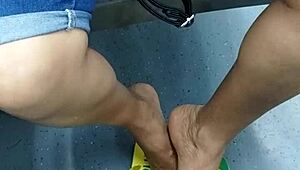 I love watching this candid Brazilian girl doing shoeplay with her flip flops