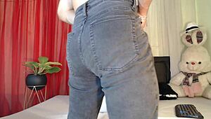 Watch this Colombian mature guy in jeans masturbating solo for you