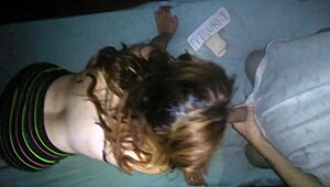 เธอดูดควยปากสวย! แล้วเย็ดตีหลังในบิกินี่กระโปรง