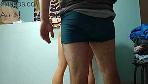 quiero frotar mi pequeña verga sobre tu gran culo curvo antes de follarte como una muñeca latina