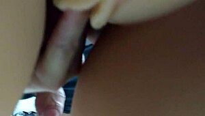 quiero frotar mi pequeña verga sobre tu gran culo curvo antes de follarte como una muñeca latina