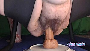 Дебела Мистi Тайгс, можеш ли да яздиш огромния кремав кур с голямата гуза и разтягане на пичката?