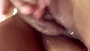 Man, this beautiful Latina is getting such a rica masturbada with her toys solo!