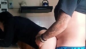 Чувствам се толкова мощна в новия ред където жените доминират с връзки фемдом и унижение в лудо трийсам