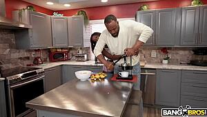 Bangbros brings the heat with teen Tina Star choking on Jovan Jordan's big cock during intense gym workout session! 💦