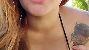 colocou um biquíni curto e foi na praia atrás de macho