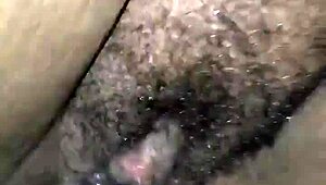 Seksy manželka s prdelí jezdí na velkém černém čuráku