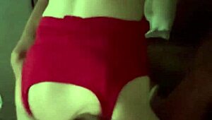 Sorellastra in lingerie rossa divora cazzo grosso a colazione con sborra in bocca!