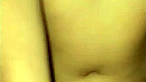 Ay vecino, acaba dentro por favor, mi marido no se da cuenta, grita la vecina de placer montando a su vecino casero infiel