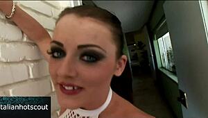 Красавица мръсница приема огромен черен кур в бельо за анал, лизане и сперма в уста, язди каубой и кучешка