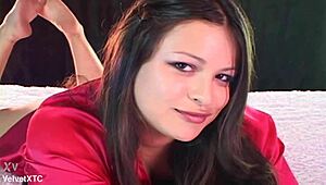 Fountainhead introduction explores casting interview with barefoot Latina babe and natural features.