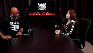 Angel Blooom tanzt nackt, Social-Media-Angst aber Kohle dringend nötig