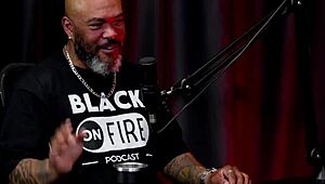 Angel Blooom tanzt nackt, Social-Media-Angst aber Kohle dringend nötig