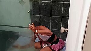 Curăț casa în stil latină exotică, apoi futem-o tare cu vorbărie murdară!