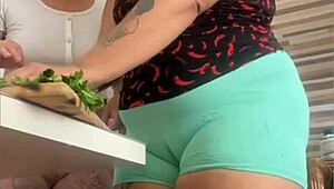 Swollen pussy closeup flashes her bbw exhibitionist folds