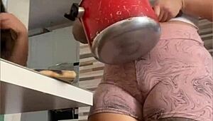 Swollen pussy closeup flashes her bbw exhibitionist folds