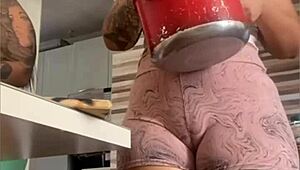 Swollen pussy closeup flashes her bbw exhibitionist folds