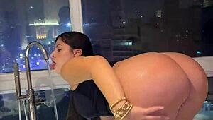 whoa that brazilian hottie twerks in tub then cums hard on bed 🍑💦