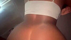 SKINNY BABE SHAKES HUGE ASS ON MONSTER BBC IN SNEAKY LIVING ROOM POUNDING