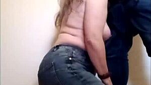 Sklavin F bläst Meister mit gefesselter Blowjob und Doggy-Sperma