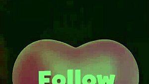 indian aunty dances hot showing off her tempting boobs