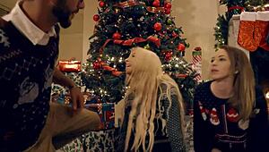 Vina Sky, wanna see that flagpole rise for our threesome lick?