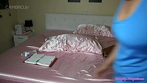 Jenny De Lugo vrider sig i intensiv armhåla-fötter lesbisk kittling orgasme i tjeckisk stil